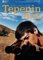Tepenin Ardi (2012) Online Subtitrat (/)